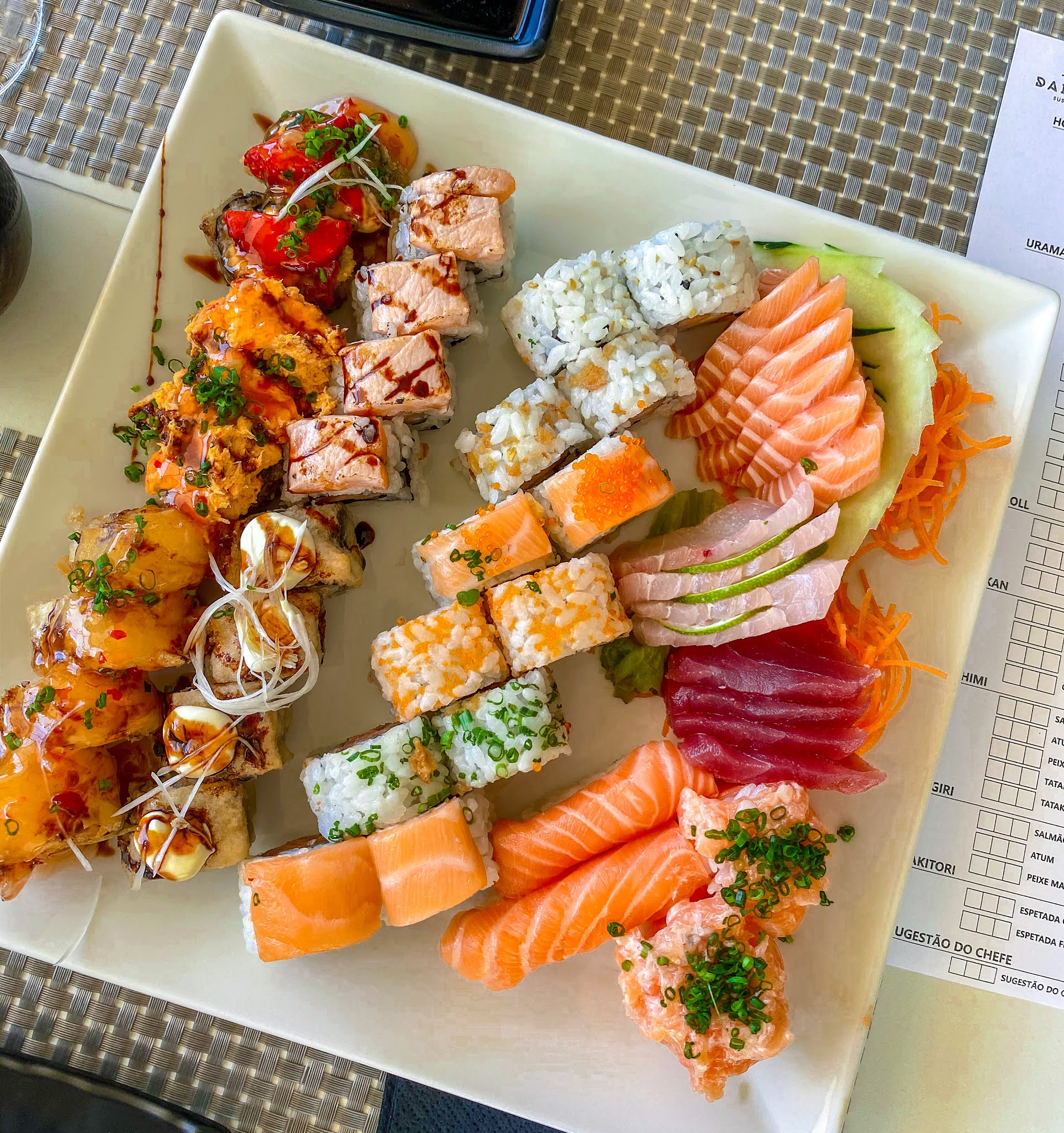 RESTAURANTE DE SUSHI COMER SUSHI E CHORAR POR MAIS