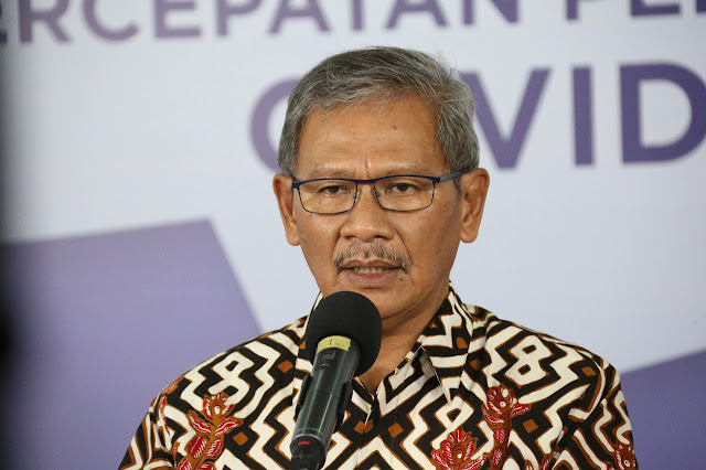 Achmad Yurianto Ungkap Kasus Positif COVID-19 di Indonesia Bertambah 686 Orang Achmad Yurianto Ungkap Kasus Positif COVID-19 di Indonesia Bertambah 686 Orang