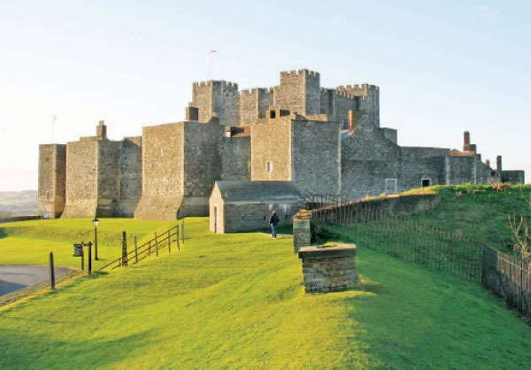 قلعة دوفر الأشهر للاحتفال بالهالوين قلعة دوفر الأشهر للاحتفال بالهالوين