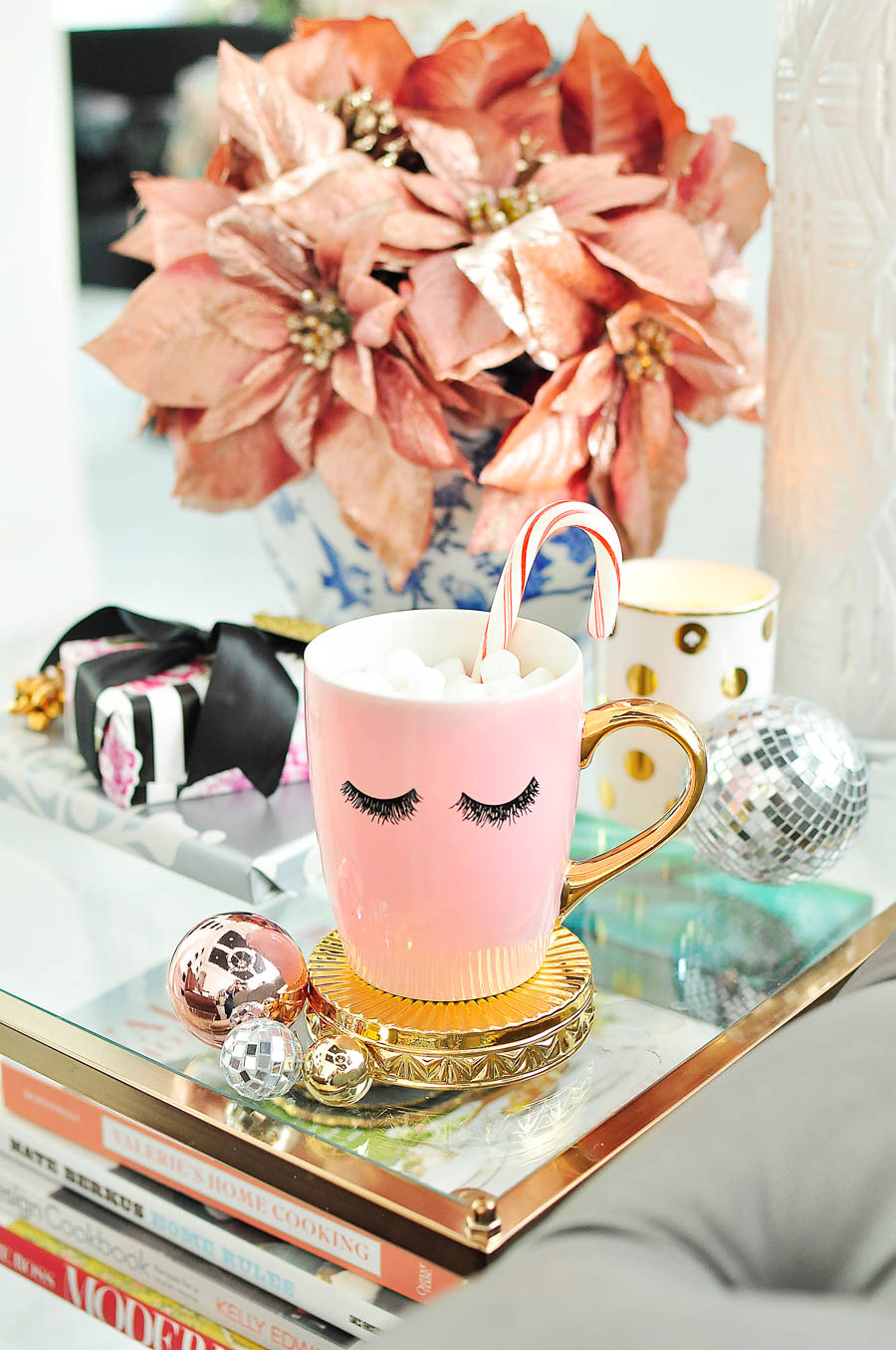 Gorgeous millennial pink eyelash coffee mug from Amazon Handmade. 