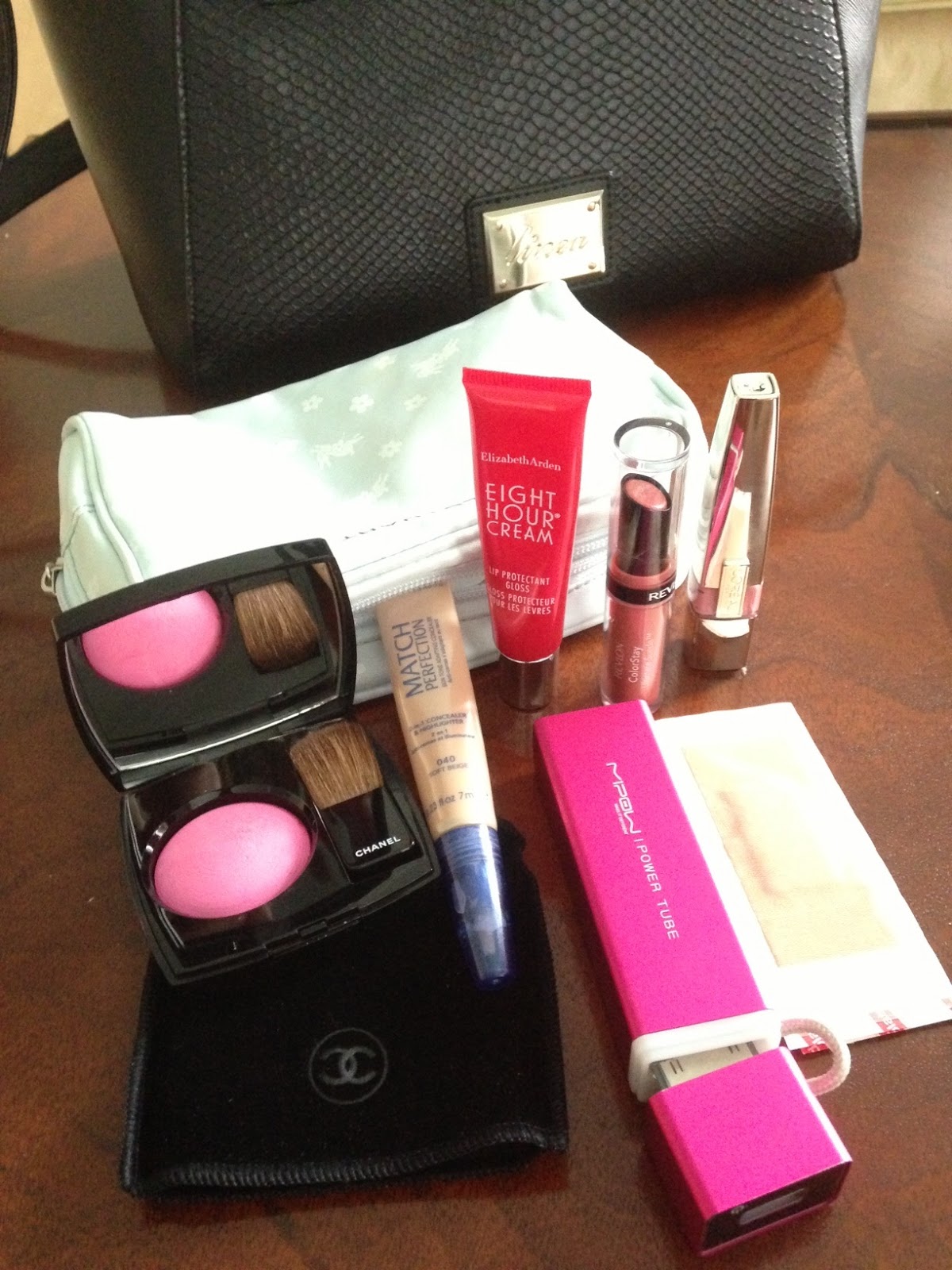 beautyorbread: What's in my makeup bag?