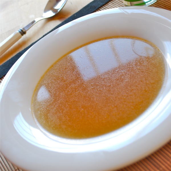 Las recetas de Lidia Consomé a la italiana.