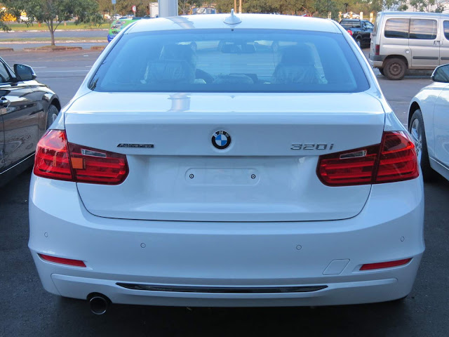 BMW 320i 2015: vídeo, preço, consumo e itens das versões