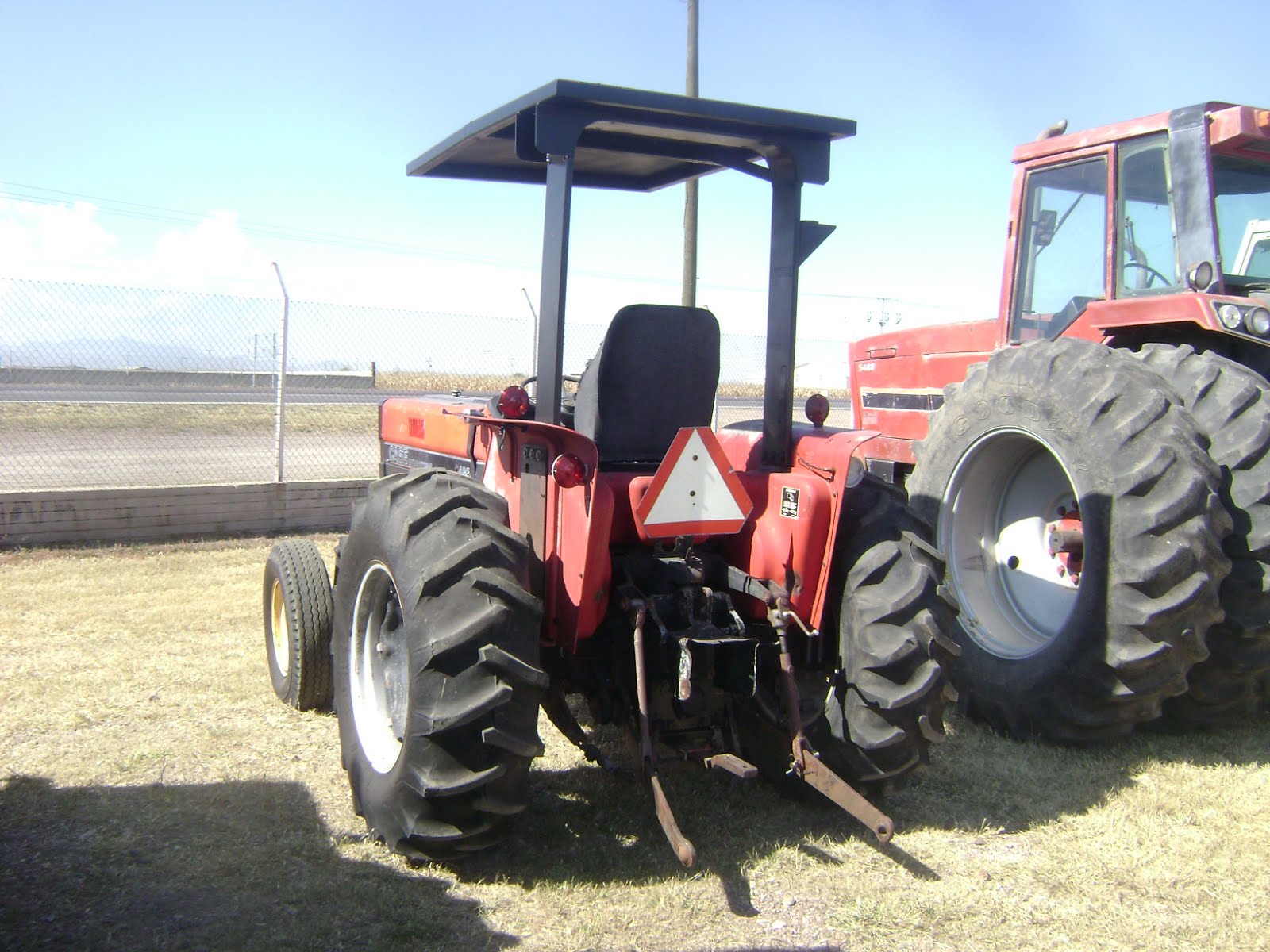 MAQUINARIA AGRICOLA INDUSTRIAL: Tractor Case International 485 en