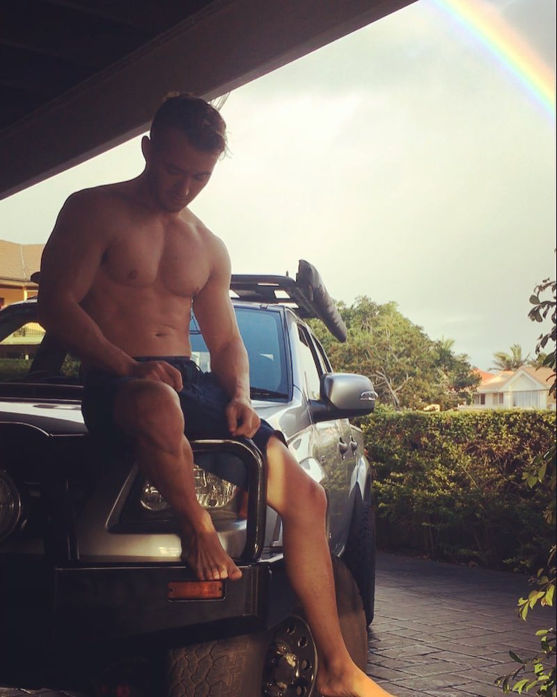 hot-guy-fit-shirtless-body-car-rainbow