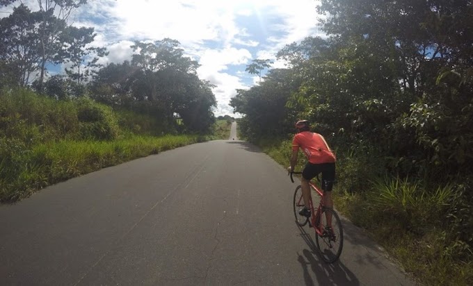 Professor adota bike como meio de transporte e pedala 12 km até universidade onde trabalha