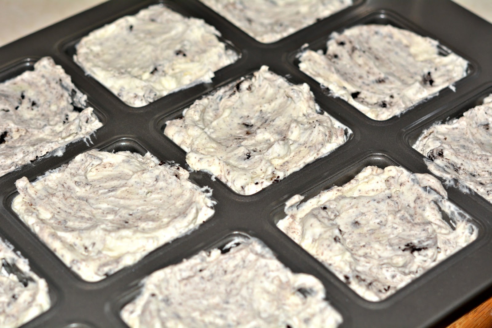 WHIPPED CREAM CHEESECAKE BARS ON A HERHSEY'S KISS CRUST! Hugs and