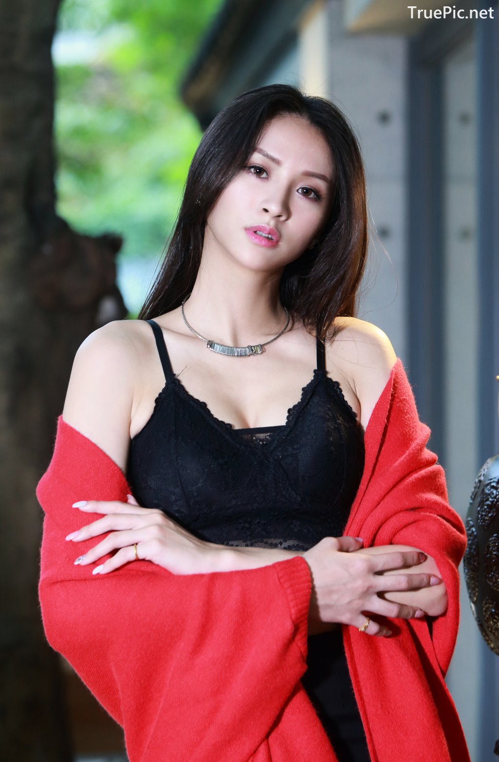 Image-Taiwanese-Beautiful-Long-Legs-Girl-雪岑Lola-Black-Sexy-Short-Pants-and-Crop-Top-Outfit-TruePic.net- Picture-51