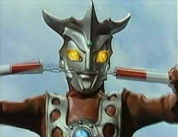 1962 年以来ジェームズ ボンドが使用していたすべてのガジェットを 1 つのビデオでご覧ください