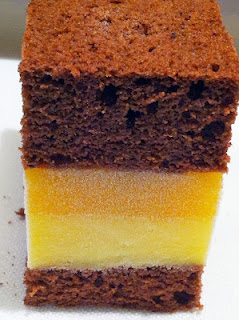Prajitura cu cacao,piersici si limoncello