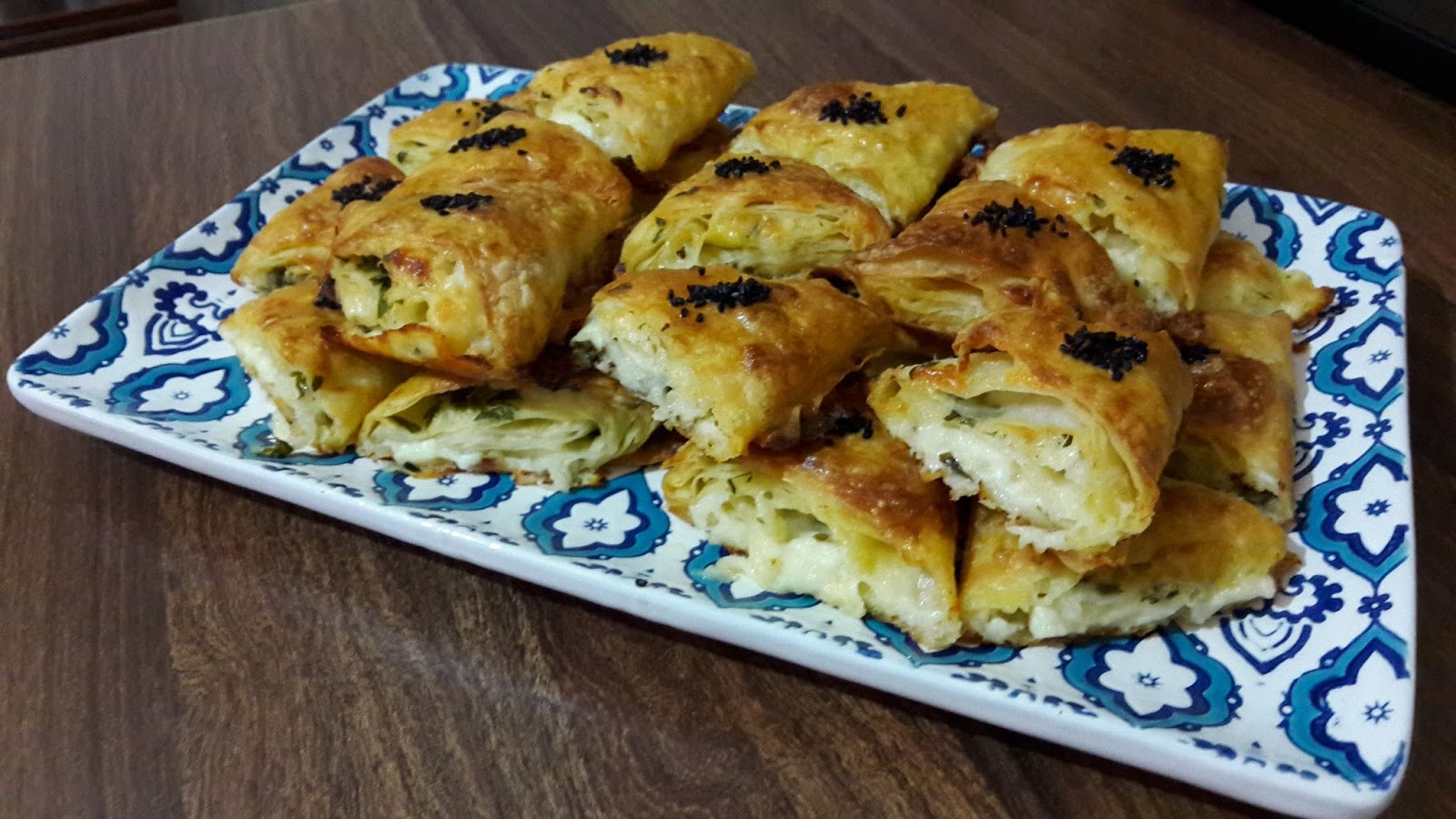 ÜÇGEN BÖREK Çinili Mutfak