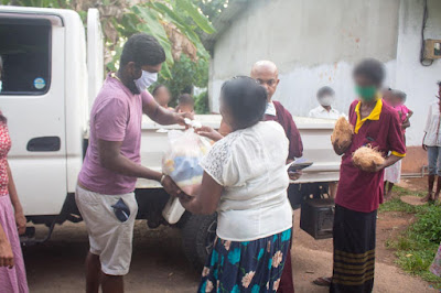 Distributing essentials among residence in Beruwala Covid-19 affected areas