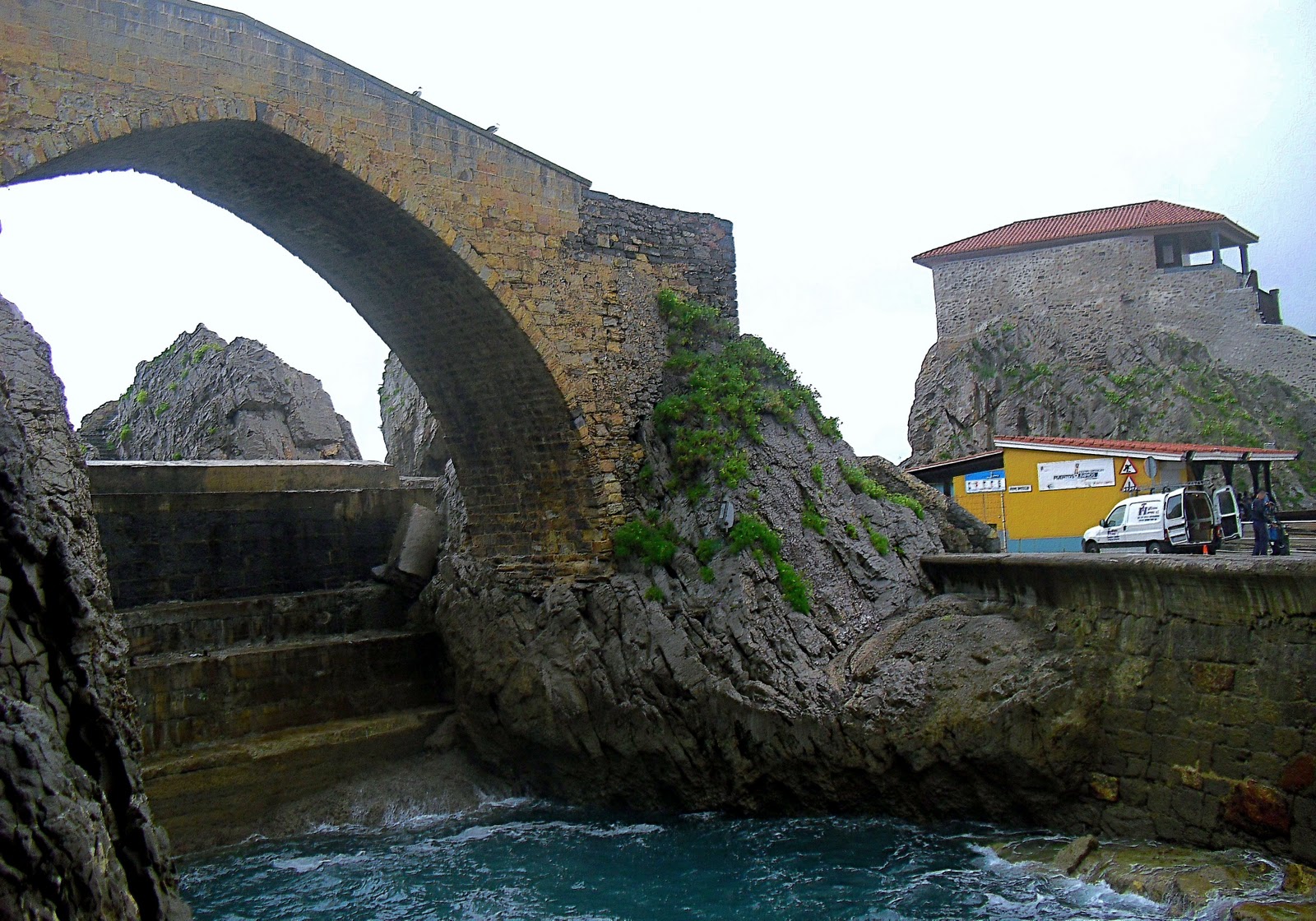 la ciudad habla ERMITA DE SANTA ANA EN CASTRO URDIALES