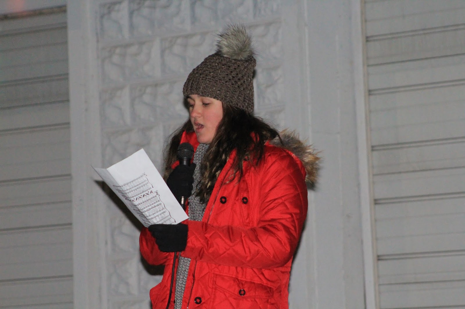 Santa Arrives to Light Mahanoy City Christmas Tree