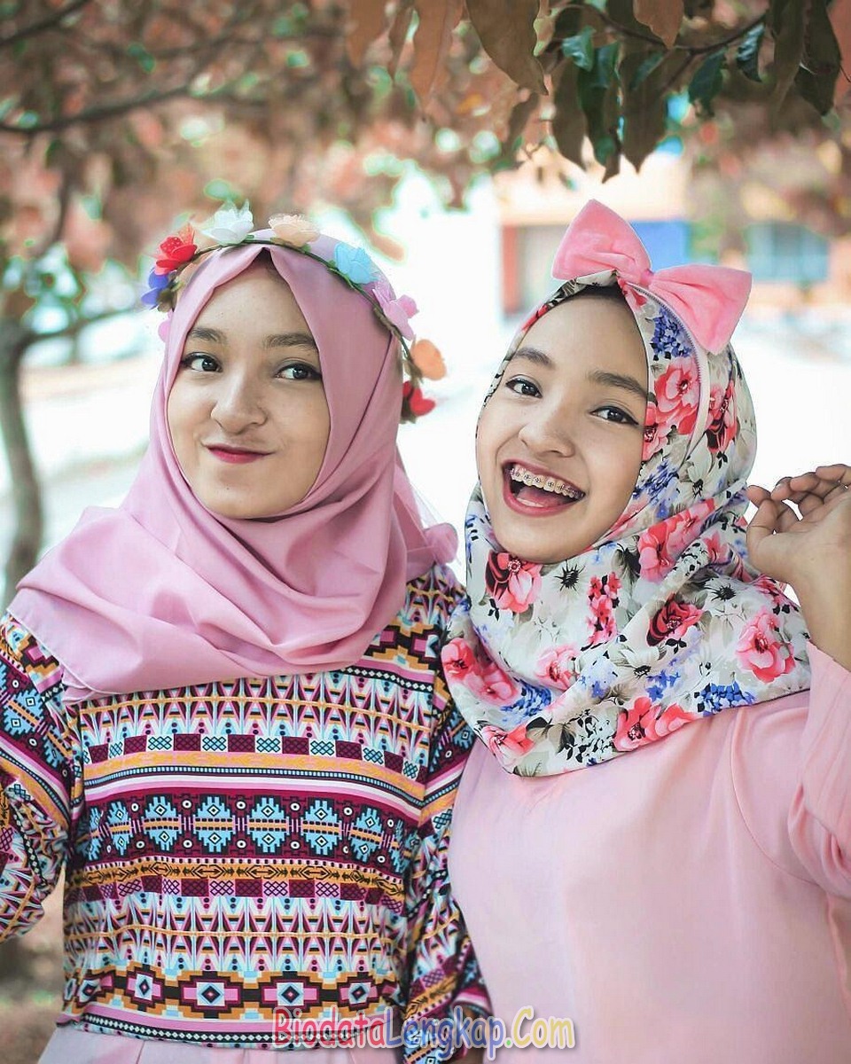 42 Foto Cewek Cantik Berjilbab Pas Banget Di Jadiin Istri