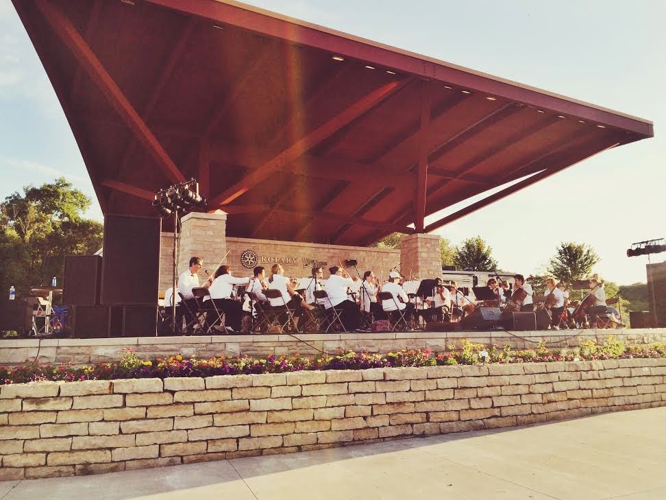 Kelsey Live outdoor music in Milwaukee