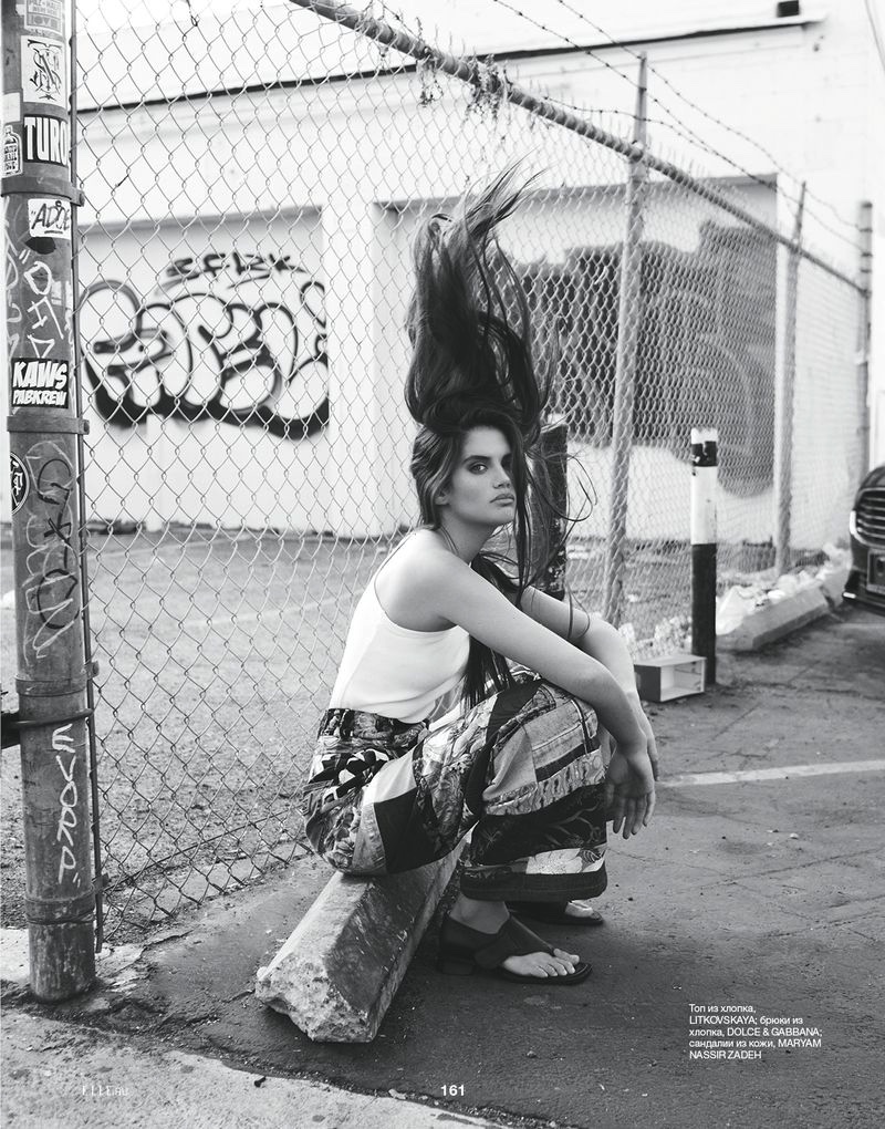 Sara Sampaio is glamorous chic for ELLE Russia March 2021