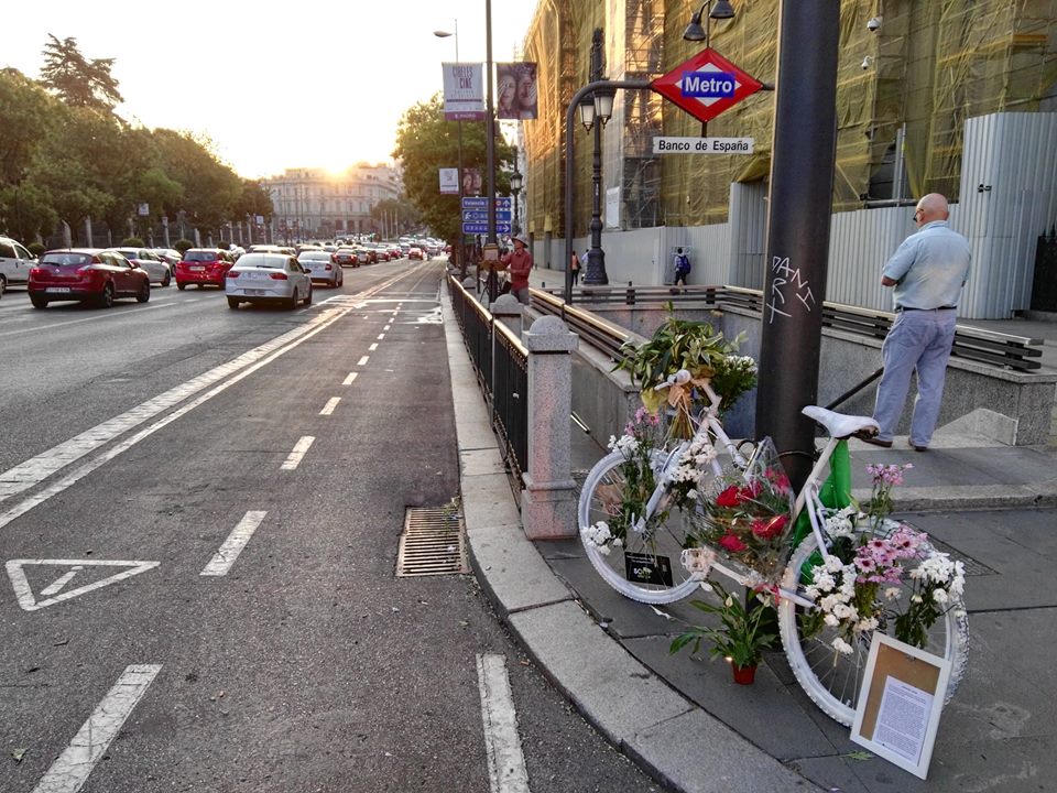 fuga Villano básico Aniversario accidente ciclista mortal en carril-bici Alcalá. Acción  reivindicativa y homenaje | en bici por madrid