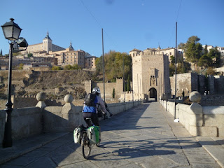 Atravesando el Puente de Alcántara