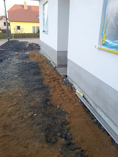 Anita & Dirk´s Bautagebuch - Winkelbungalow: Anschluss Fallrohr