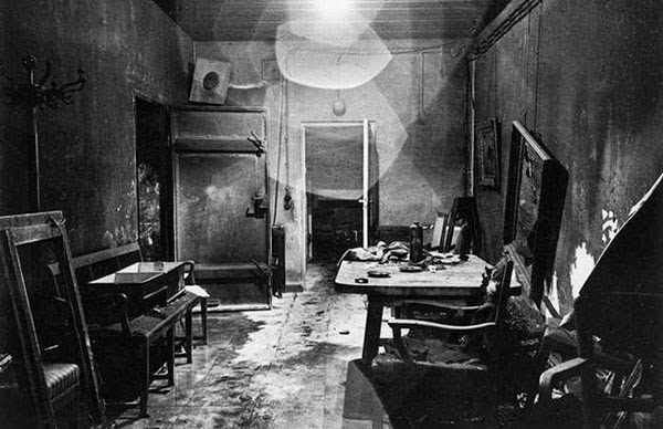 Rarest Historical Photos, That you can Never Forget. - A photograph of Hitler’s bunker