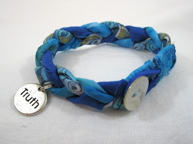Leslie's Art and Sew: Scrappy Braided Fabric Bracelet: A Tutorial