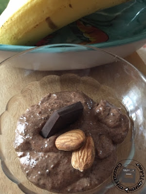 Gelato alla banana e cioccolato senza uova e senza latticini