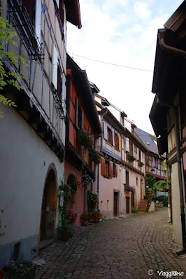 Eguisheim - Girotondo Case a graticcio della strada circolare
