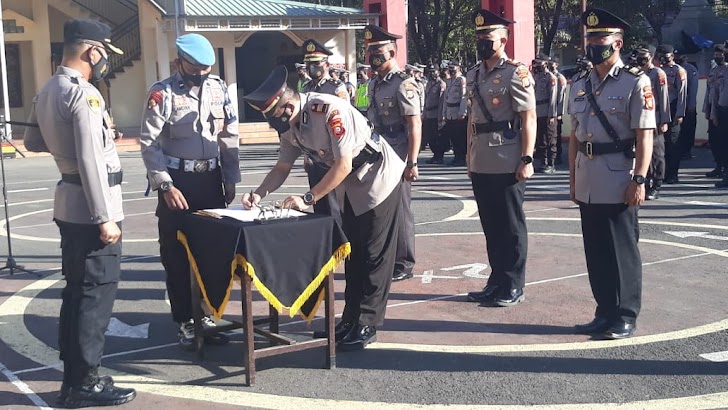 Kapolres Takalar Pimpin Upacara Serah Terima Jabatan Tiga Pejabat Polres Takalar