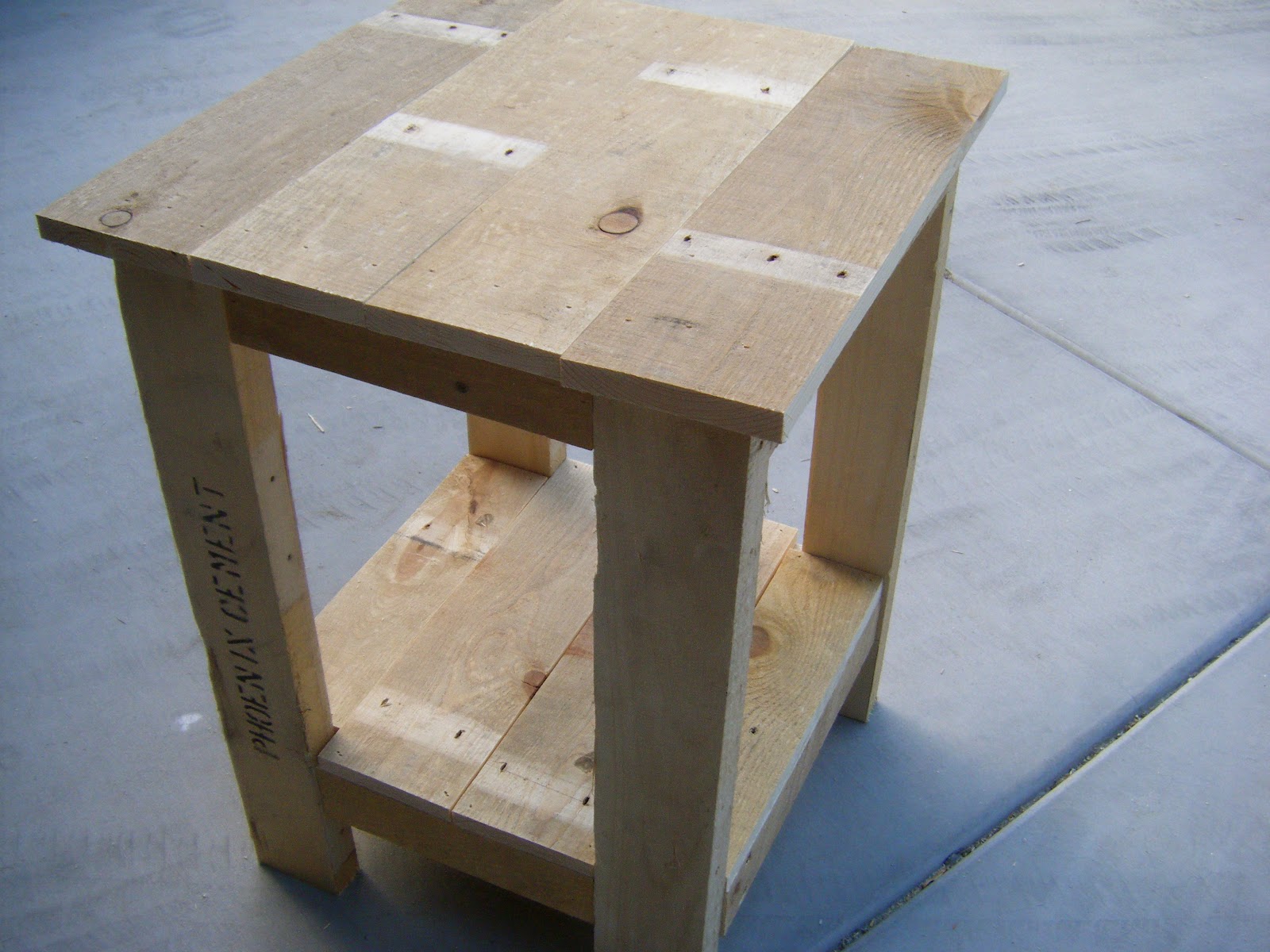 Woodworking pallet end table plans PDF Free Download