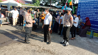 Agar berjalan Lancar, Polres Pelabuhan Makassar berikan Pengamanan Vaksinasi di TPI Paotere