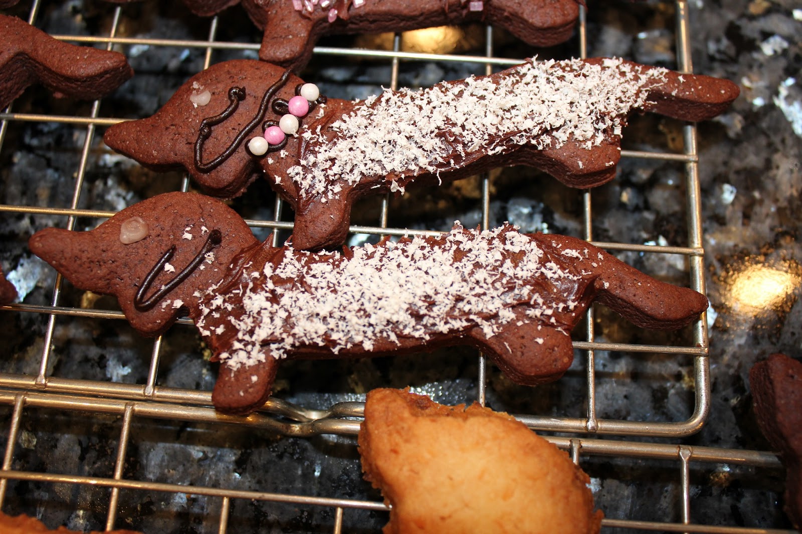 BEAutiful Bakes Sausage Dog Bourbon Biscuits