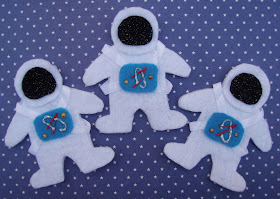 Crack of Dawn Crafts: Astronaut Felt Finger Puppets
