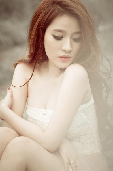 Nguyệt Moon nóng bỏng bên xe Lexus Nguyệt Moon nóng bỏng bên xe Lexus