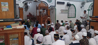 Dekatkan Diri ke Masyarakat, Kapolres Luwu Utara Magrib Mengaji di Mesjid Al-Muhajirin