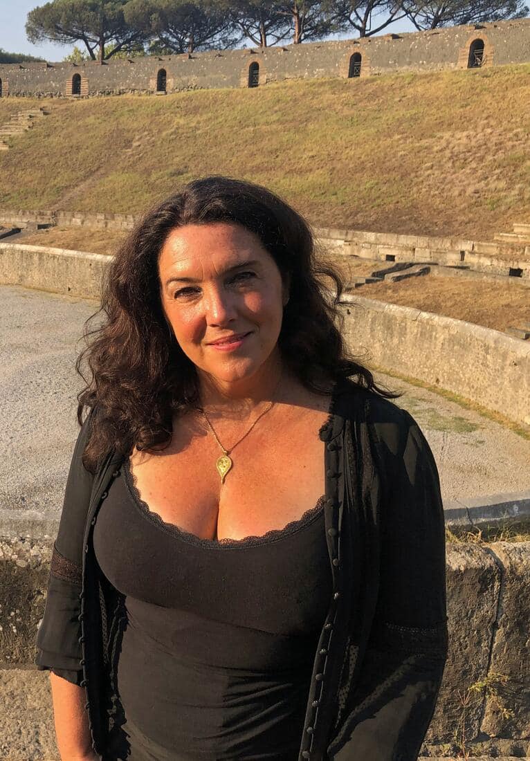 Superbabe 606: bettany hughes.