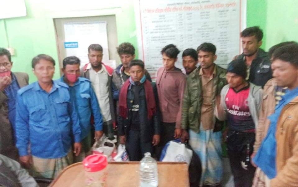 মাতারবাড়িতে এনজিওর কাজ করার সময় ৯ রোহিঙ্গা আটক মাতারবাড়িতে এনজিওর কাজ করার সময় ৯ রোহিঙ্গা আটক