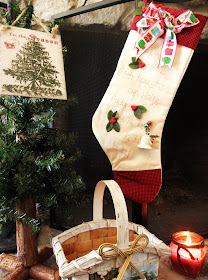 The Cozy Little Kitchen: Amazing Chocolate Praline Bark & Christmas Decor
