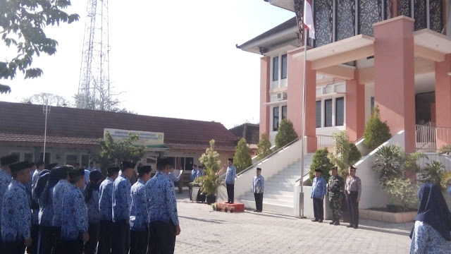 Upacara Peringatan Hari Kesaktian Pancasila Di Kantor Kecamatan Karangmalang