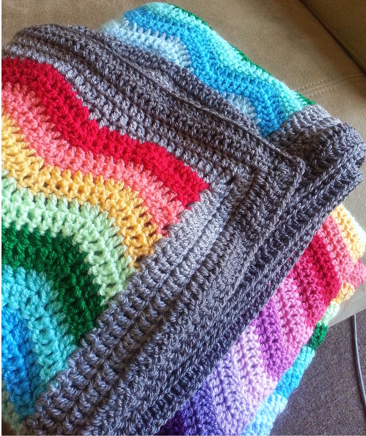 Pie's Eyes & Other Sparkly Stories...: Rainbow Ripple Blanket - Complete!