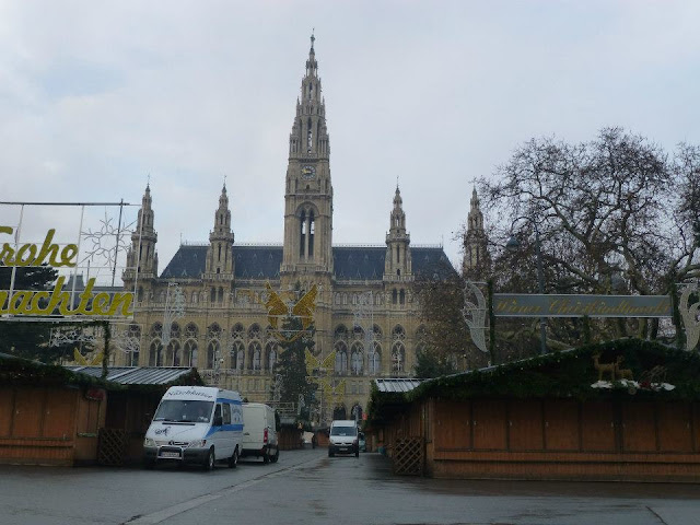 mairie de Vienne et marché de Noël