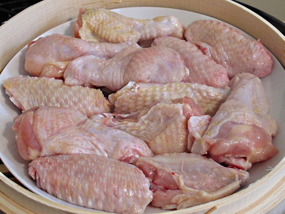 Можно варить замороженную курицу. Как сварить замороженную грудку. Замороженные крылышки как готовить. Что можно приготовить из замороженной курицы. Что приготовить из курицы для заморозки.