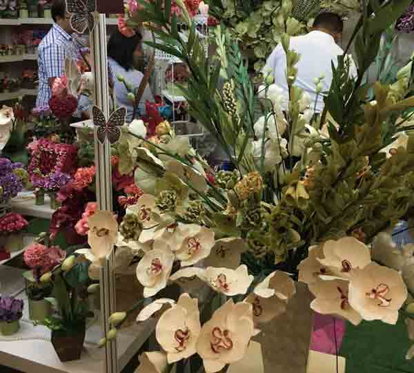 Kreasi Bunga dari Kulit Jagung plus Tutorial Cara Membuatnya