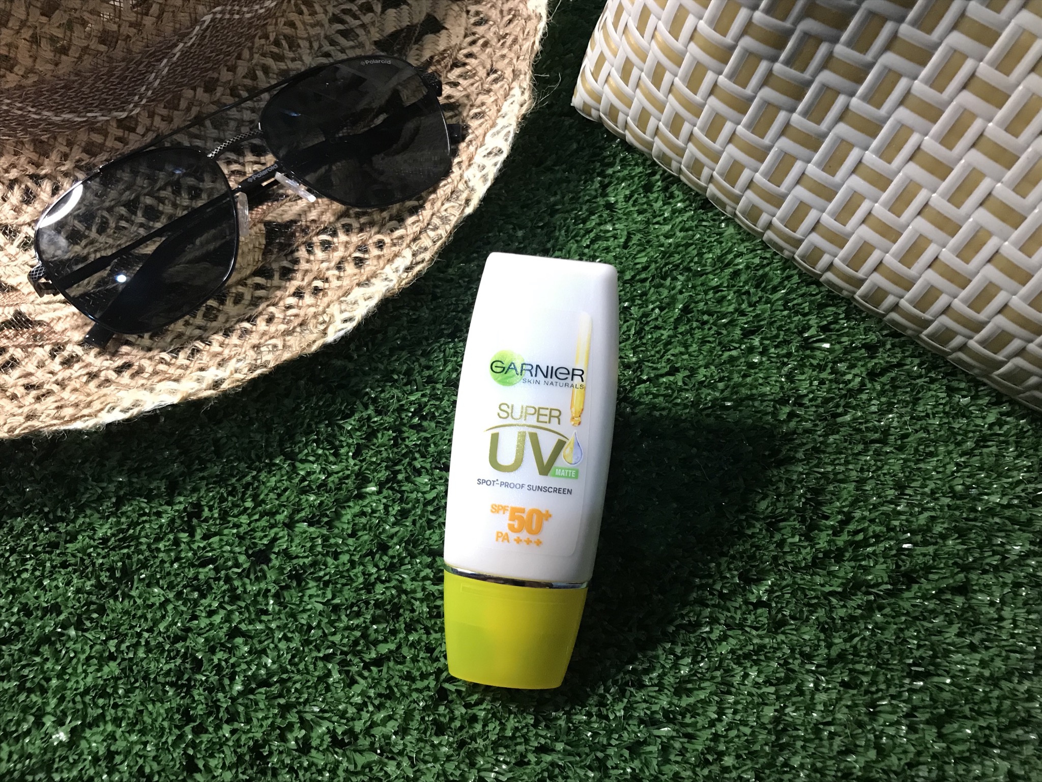Review Sunscreen Garnier Light Complete Super UV Spot Proof