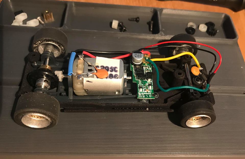 Carrera vs. Scalextric die wesentlichen Unterschiede