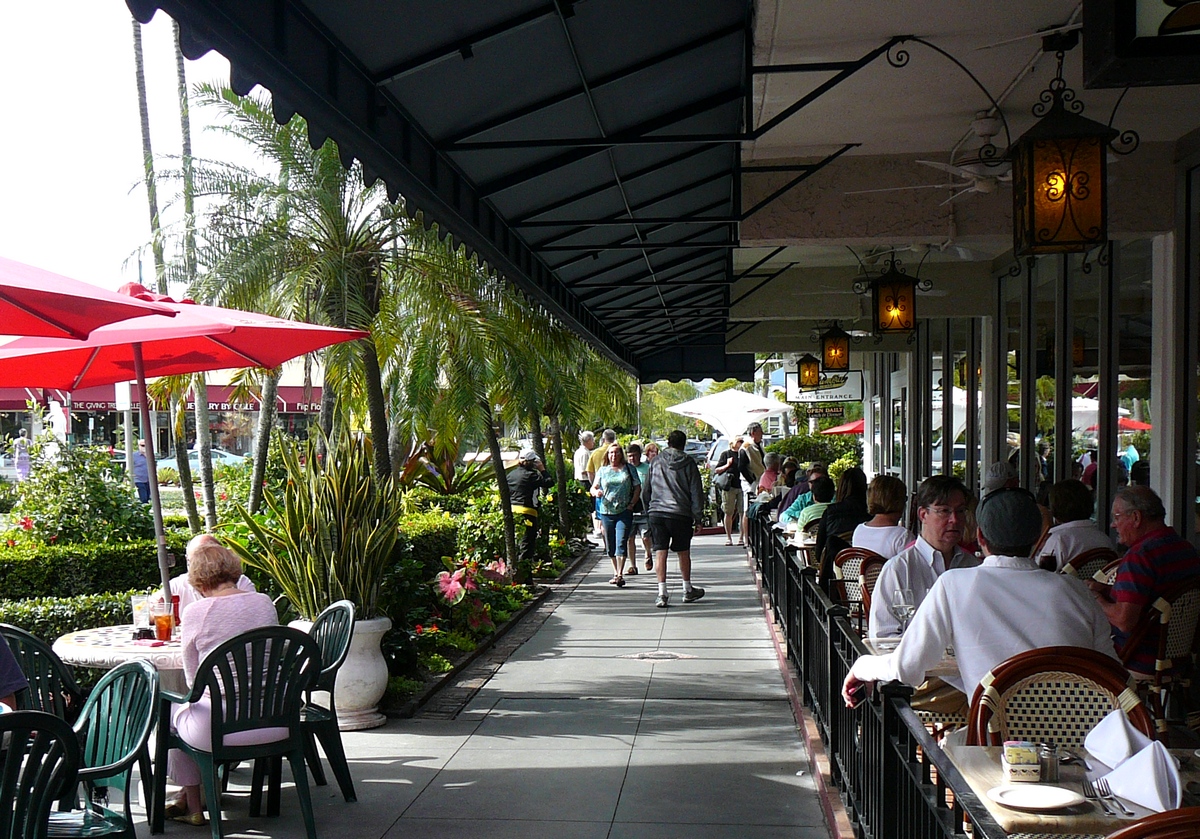 Walking in Sarasota FL St Armands Circle