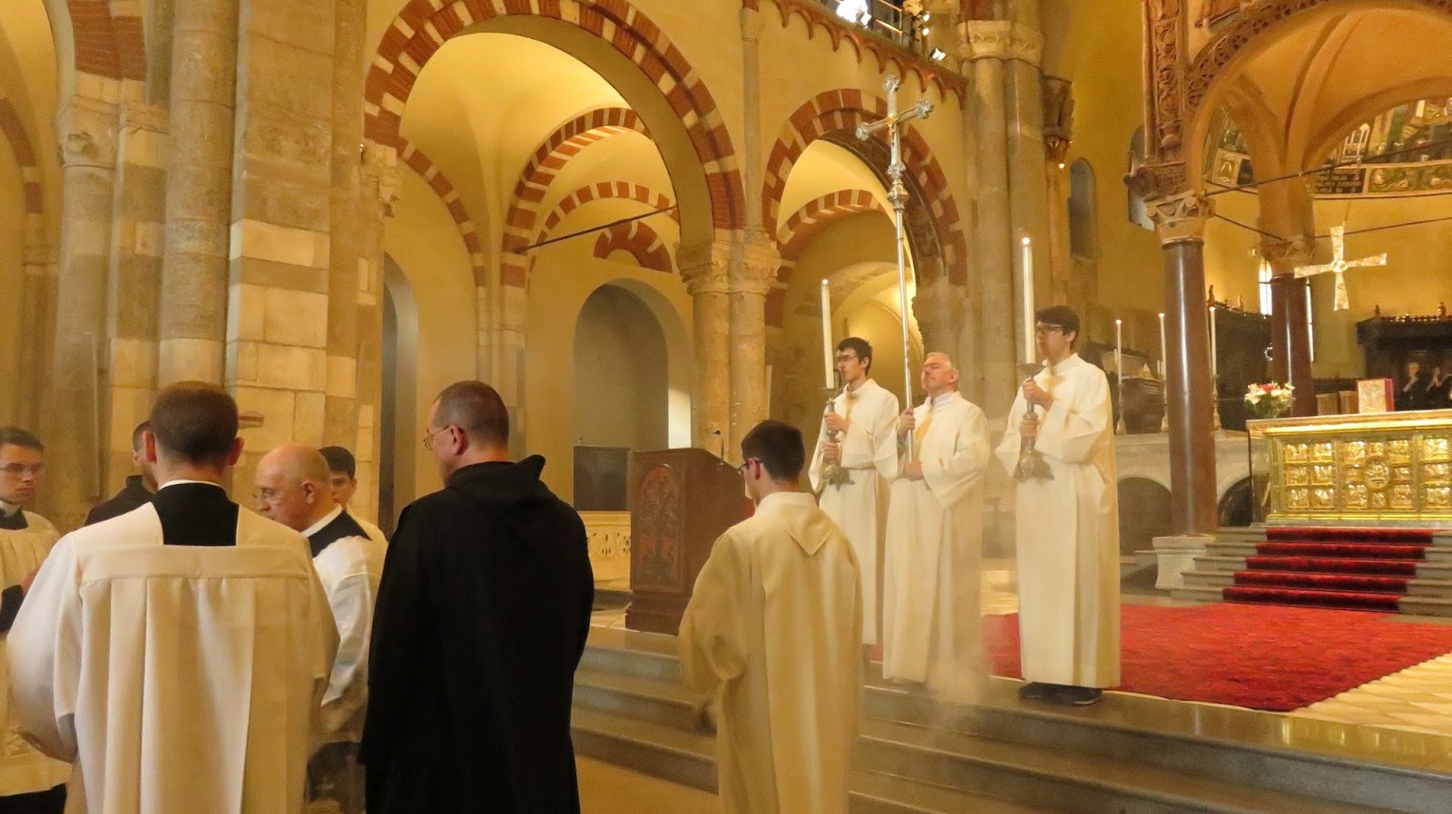 New Liturgical Movement: Sacra Liturgia: Modern Ambrosian Rite from the ...