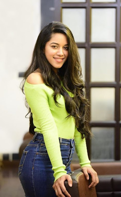 Indian Actress Mirnalini Ravi Photos