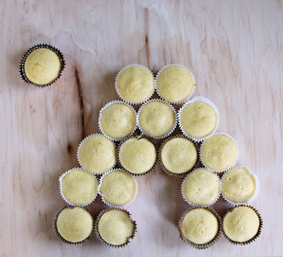 plain lemon honey cupcakes laid out for bee hive pull apart cupcake cake
