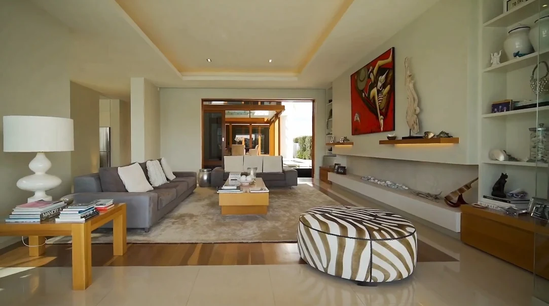 27 Interior Design Photos vs. 17 Southern Cross Dr, Surfers Paradise Luxury Home Tour